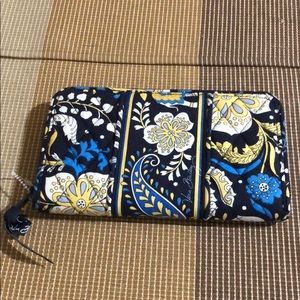 Vera Bradley Bags - Vera Bradley Zip Around Wallet Floral New Vera Bradley Bags - Vera Bradley Zip Around Wallet Floral New